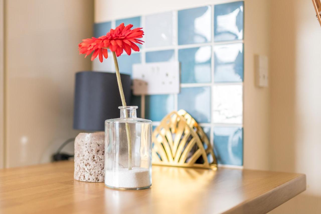 The Ella Fitzgerald - Modern 2 Bedroom Apartment, Super Close To City Centre Cardiff Eksteriør bilde